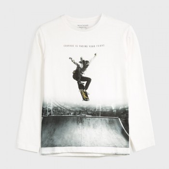 Tee Shirt Skater Jump